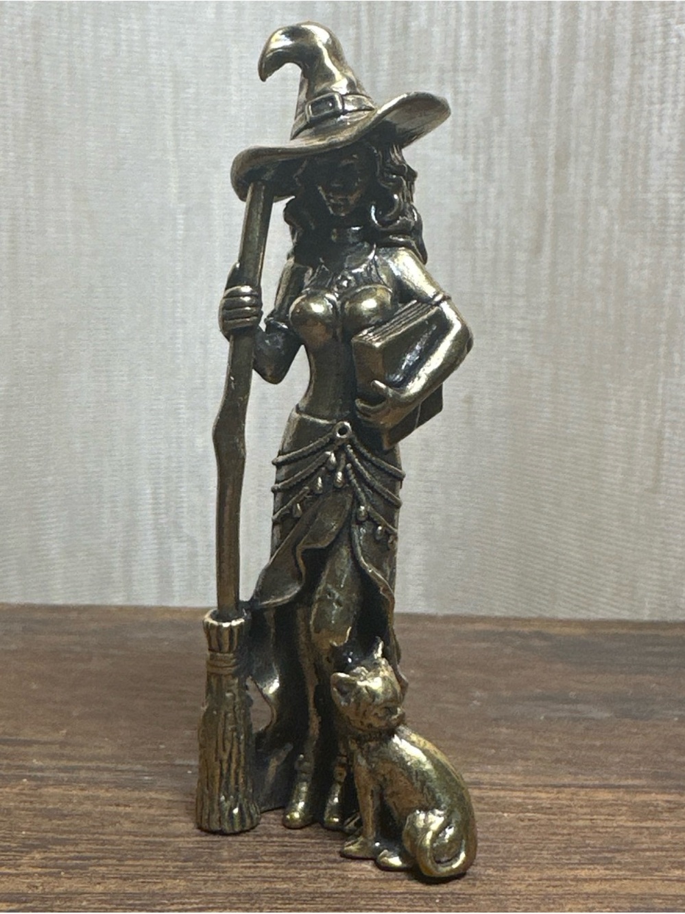 Brass Witch Miniature Figurine with Cat - Antique Gold Tone - Picture 5 of 7